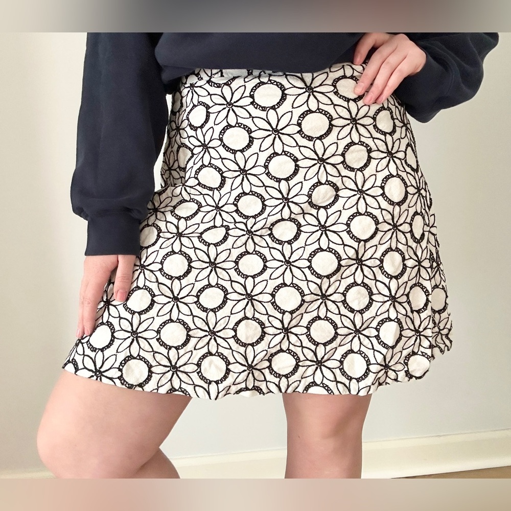 DJ & Co White And Black 4 Embroidered Floral Mini Skirt Y2K 90s Lined Flared